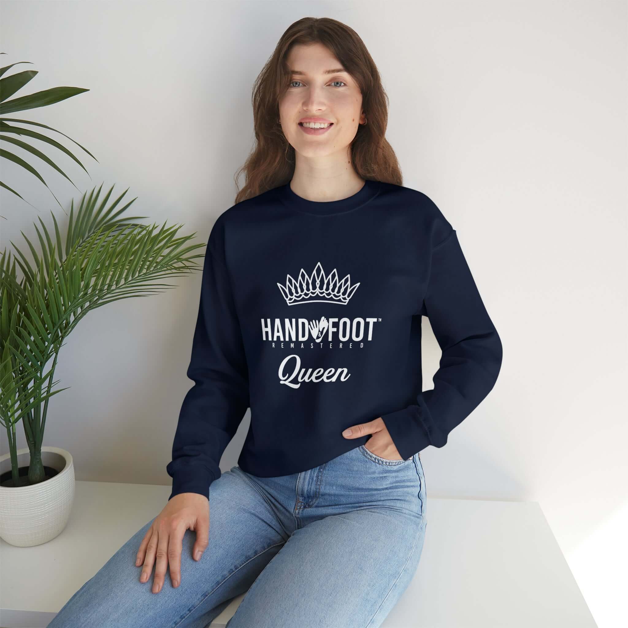 Hand & Foot Queen Unisex Heavy Blend™ Crewneck Sweatshirt