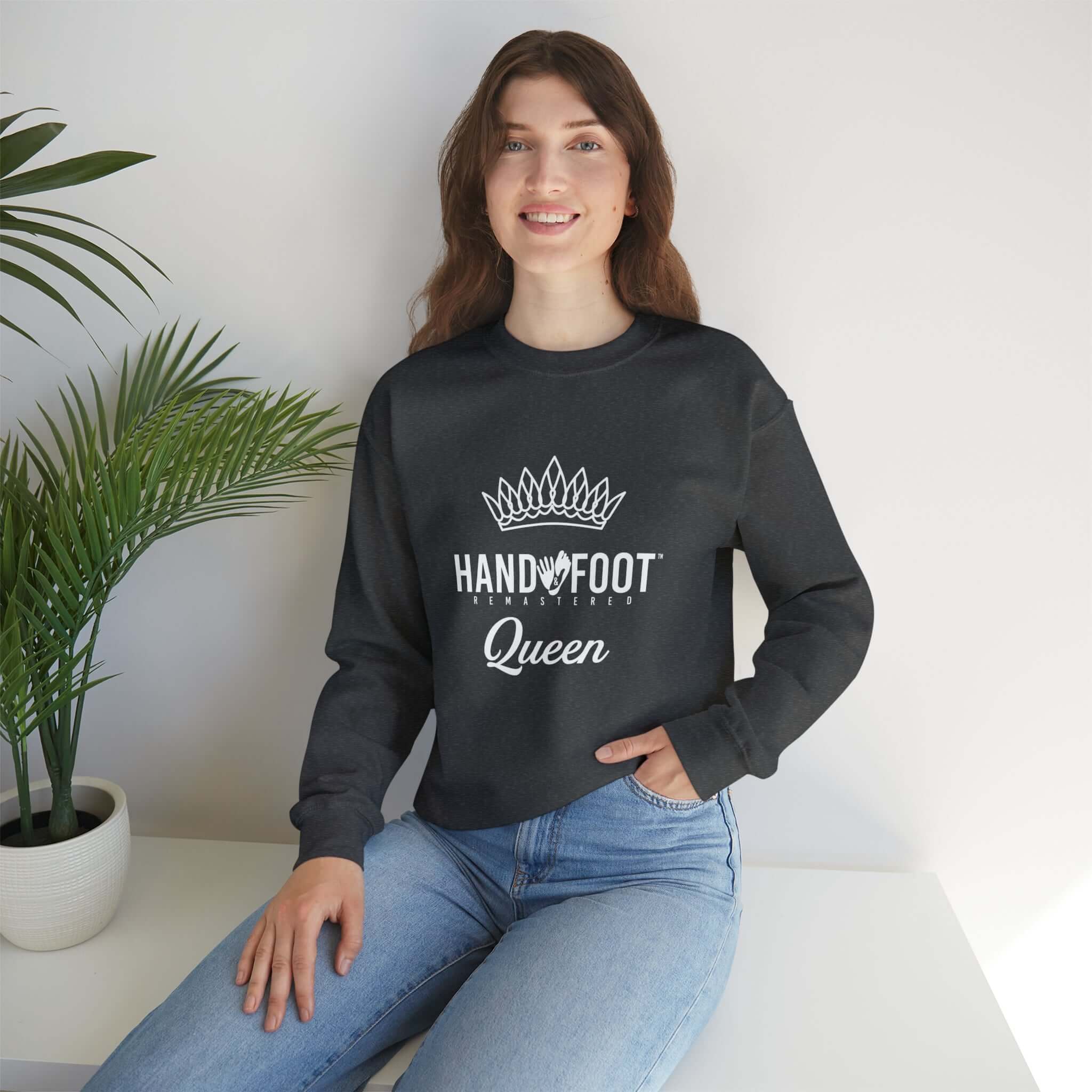 Hand & Foot Queen Unisex Heavy Blend™ Crewneck Sweatshirt